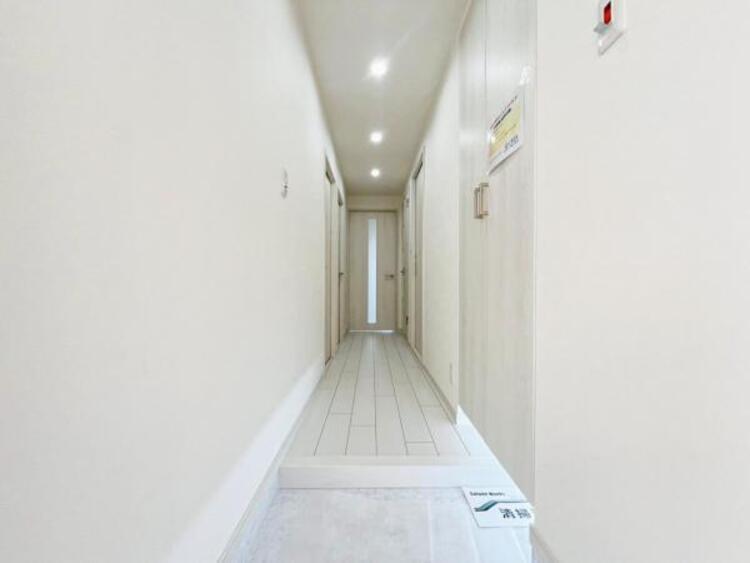 その他 明るく広い玄関には収納力に優れたシューズボックス。　靴をスッキリと整頓することができます。 