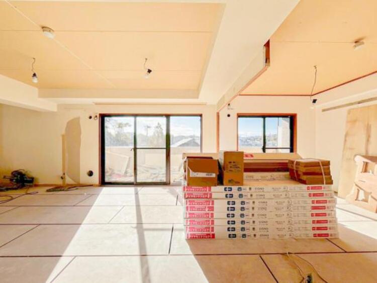 居間 自分の時間を充実させながら心豊かにできるプライベート空間！！穏やかな寛ぎを届ける仕様のゆとりある居室。個室のお部屋が欲しいという要望に応える設計で、過ごす時間が長くてもゆったり落ち着いて過ごせそう！！