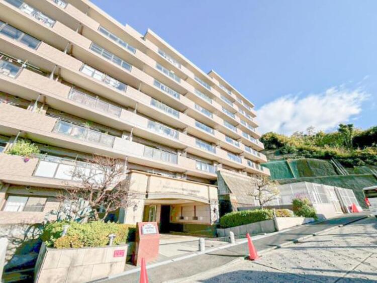 外観 住みやすさとデザイン性を両立させた欲張りな住宅が登場しました　相反しがちなことが相互作用でより良質に！本物だけが表現することができる質の高い機能美はよきものをつなげた古くからの伝統と最新技術の結晶です																			