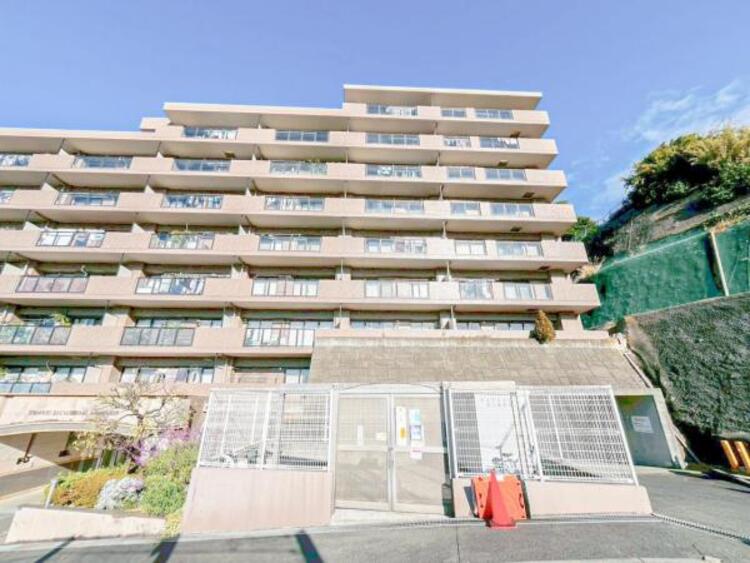 外観 閑静な住宅地の立地の為、気持ちよく過ごすことが出来そうです！やさしい陽とやわらかな風が生活を彩ります　ゆとりがあり、心地よく落ち着いて過ごせる日常は次世代にもつなげていきたい大切な資産です！