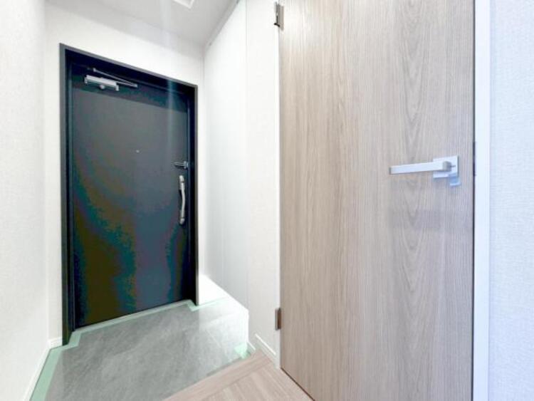 その他 明るく広い玄関には収納力に優れたシューズボックス。　靴をスッキリと整頓することができます。 