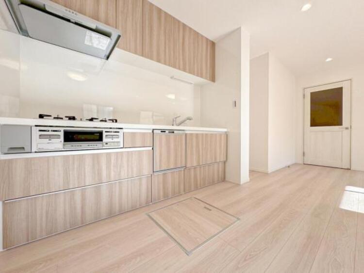 キッチン 【キッチン】広く取られたキッチンスペースはとても便利です。　自由にレイアウトがカスタマイズできます。 