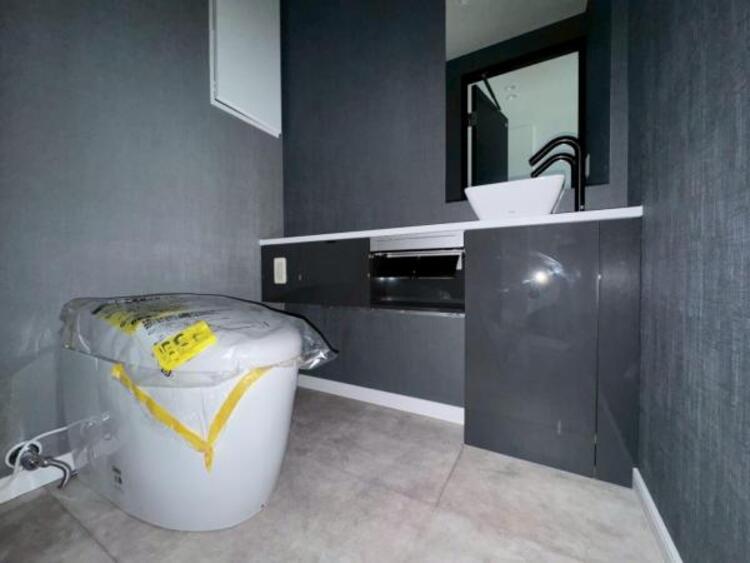 トイレ ウォシュレット、保温機能付き便座など充実の設備です　お掃除がしやすくストレスフリー！！ 