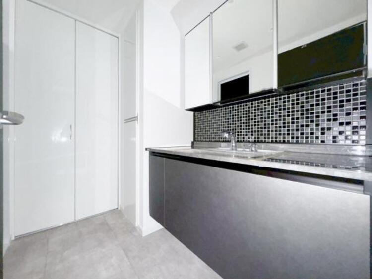 洗面 使用頻度の高い場所だからこそ便利な空間に。多人数での使用も考えた便利な空間です 