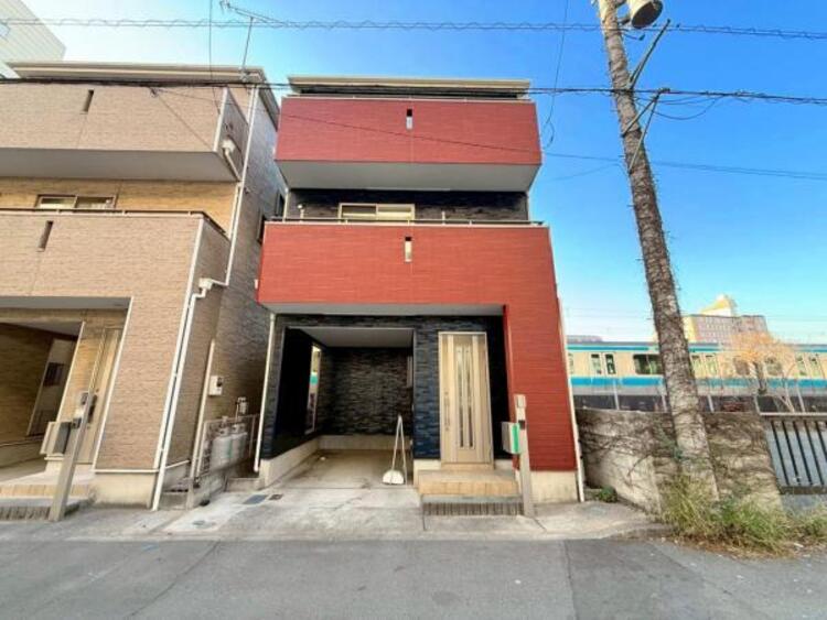 外観 ●〇住むほどに深まる愛着、使い込むほどに馴染む風合いを大切にしていただけるデザインに。周辺の利便性や豊かな住環境など立地面でも魅力が多く、今も、これからもずっとここで生活したい。そう思える住宅です〇●