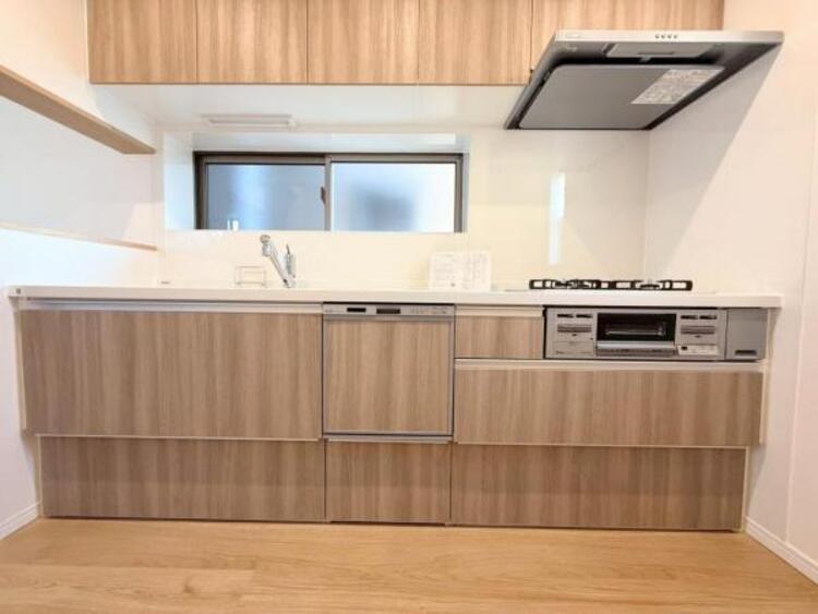 キッチン ●〇家族で並んでクッキング。皆でわいわい楽しく作るお料理は愛情たっぷりのごちそうに。キッチンで過ごす家族時間は大人になっても心に残る素敵なオンリーワンの思い出に。食後の片付けも苦にならない空間です〇●