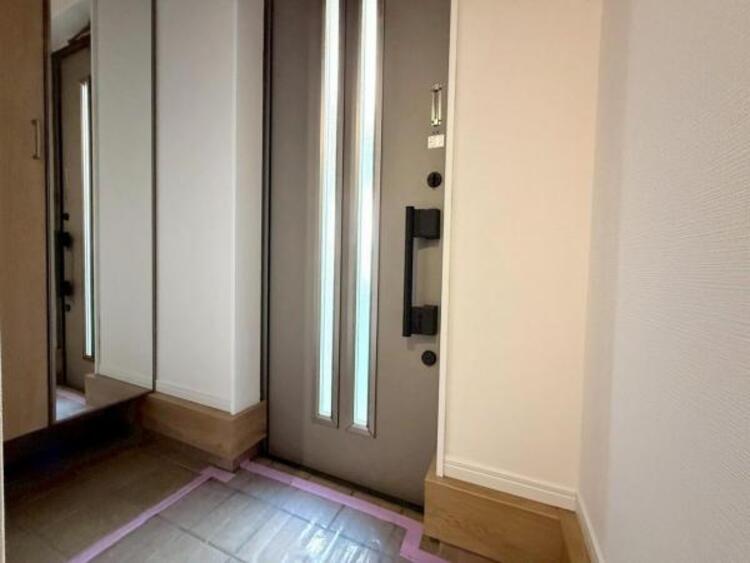 その他 ●〇お客様を迎える玄関は落ち着いた雰囲気。帰る度に洗練されたテイストの空間に迎えられ誇りと喜びを感じる玄関まわりです。そんな安らぎに満ちた生活空間を予感させる生活イメージが湧き出てきそうな物件です〇●