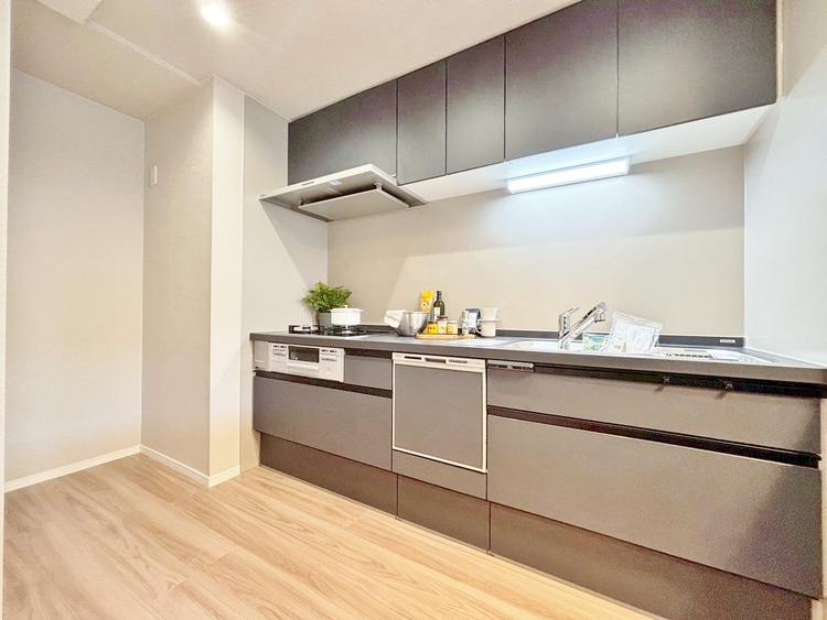 キッチン スマートな意匠と充実の機能を備えたキッチンが、暮らしにおいしい彩りを添えます。