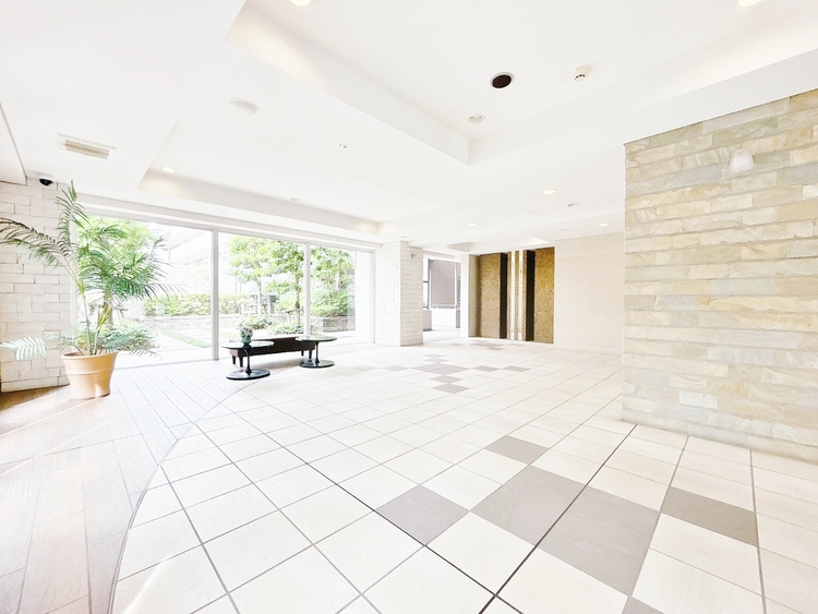 エントランス エントランス内部は、管理が行き届き清潔な共有スペースとなっています。