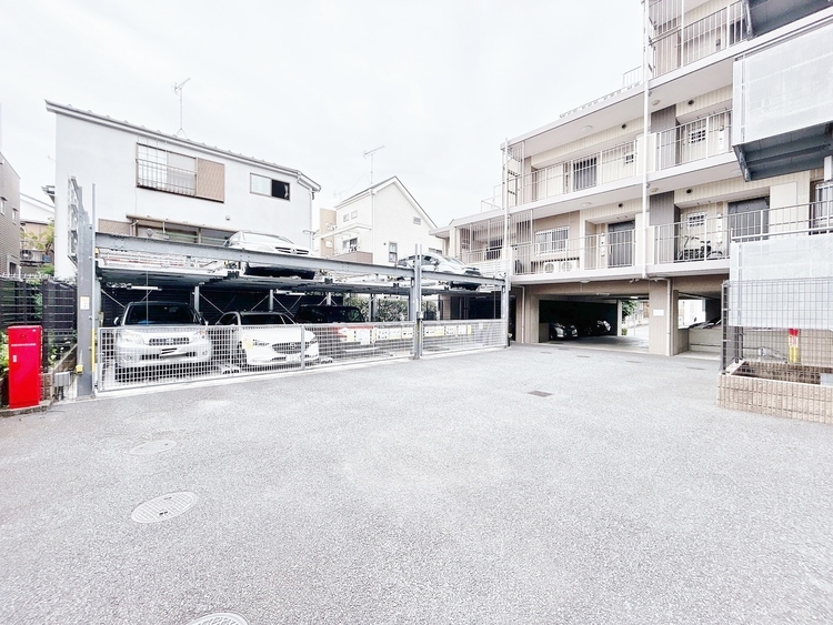 駐車場 本物件の駐車スペースです。車種制限のある場合もございますので、お気軽にお問い合わせくださいませ。