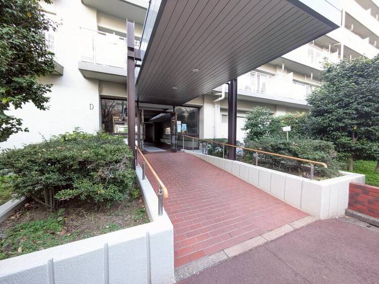 エントランス 外と内をつなぐエントランスは、まさに顔となる場所。