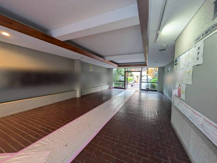 エントランス エントランス内部は、管理が行き届き清潔な共有スペースとなっています。