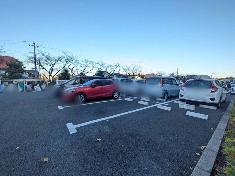 駐車場 本物件の駐車スペースです。車種制限のある場合もございますので、お気軽にお問い合わせくださいませ。