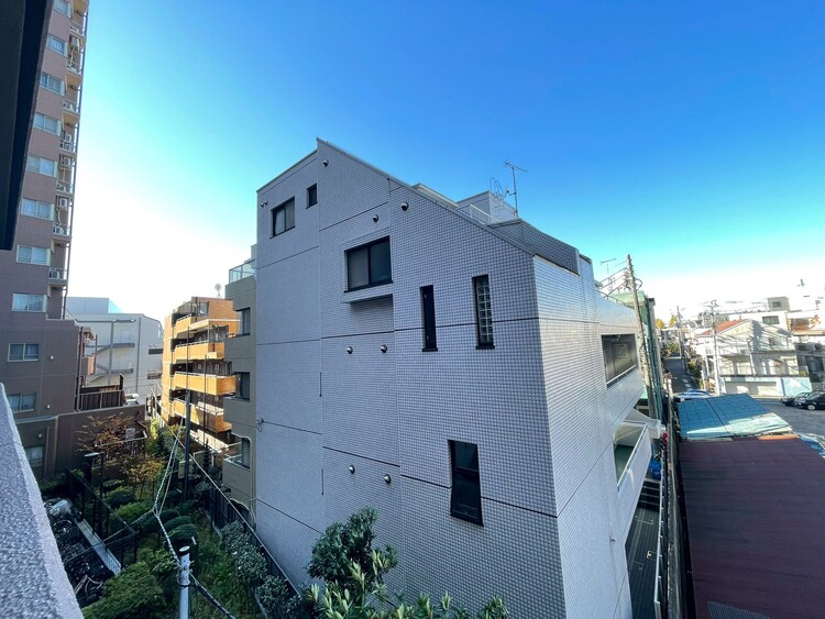 バルコニー 頬をなでる、優しい風を感じることが出来ます。