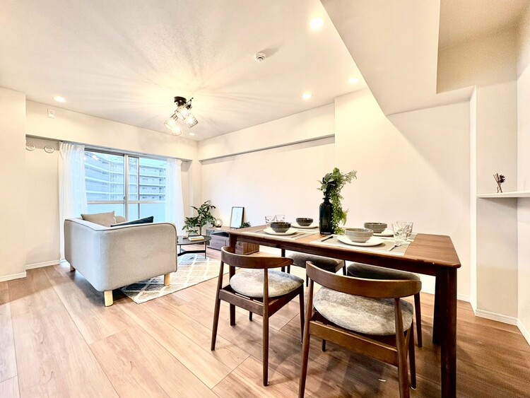 居間 居心地の良い空気感は、暮らしのステージを彩り、心からのやすらぎと満足感を与えてくれます。