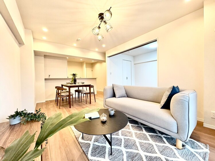 居間 飾り過ぎないシンプルな内装と偏り過ぎないデザインで統一しました。