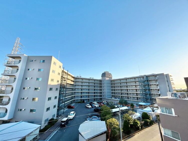 バルコニー 頬をなでる、優しい風を感じることが出来ます。