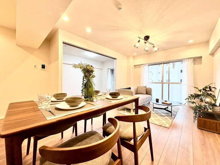 居間 快適に過ごす毎日を求めて、暮らしの中でご自身の「マイホーム」に創り上げてください。