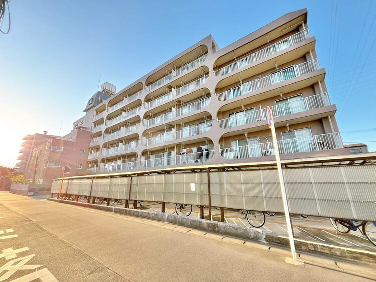 外観 資料には掲載していない情報が、現地にはたくさんあります。是非一度、現地をご確認ください。