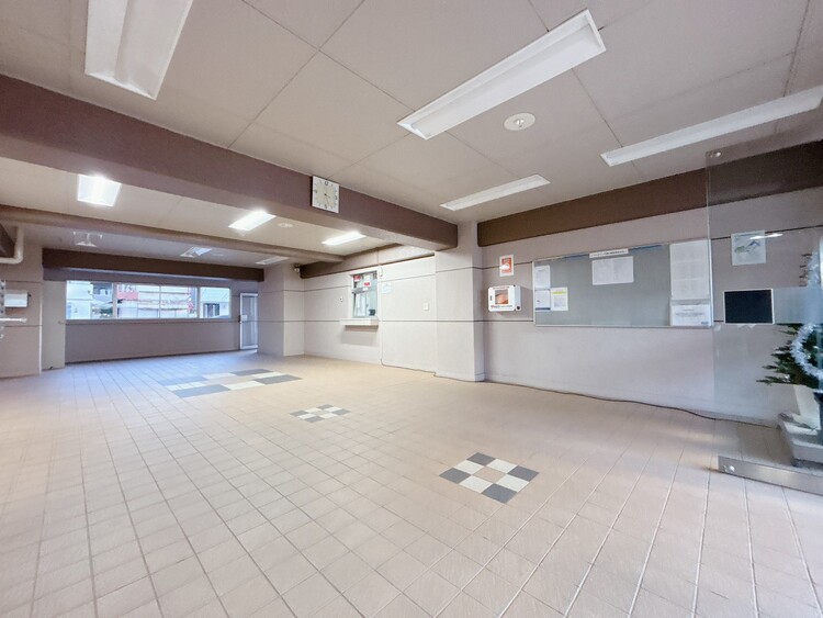 エントランス エントランス内部は、管理が行き届き清潔な共有スペースとなっています。