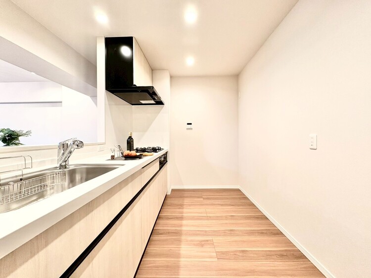 キッチン スマートな意匠と充実の機能を備えたキッチンが、暮らしにおいしい彩りを添えます。