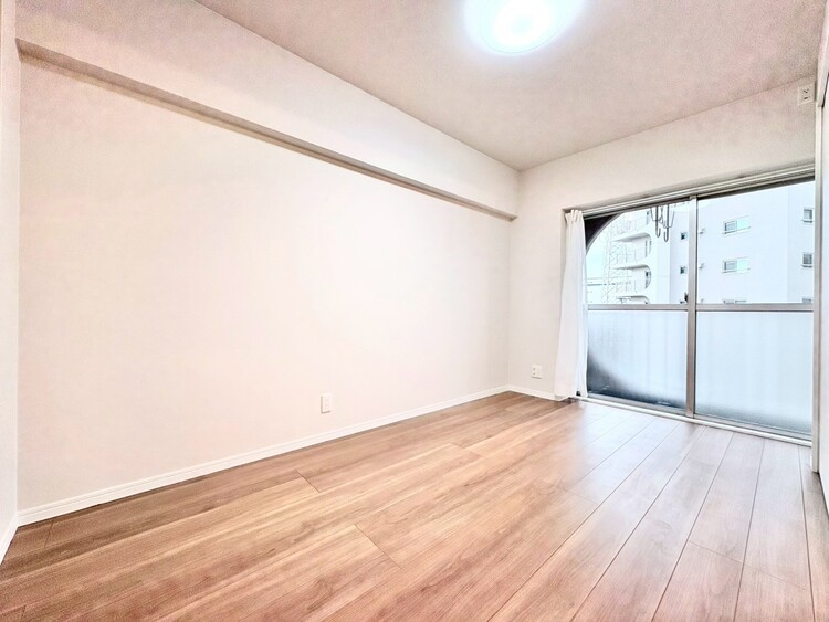 寝室 ベッドも十分に設置するスペースがあります。