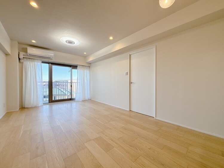 居間 居心地の良い空気感は、暮らしのステージを彩り、心からのやすらぎと満足感を与えてくれます。