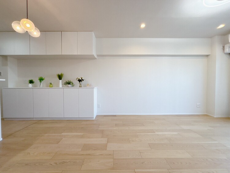 居間 飾り過ぎないシンプルな内装と偏り過ぎないデザインで統一しました。