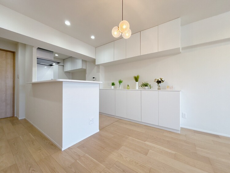 居間 快適に過ごす毎日を求めて、暮らしの中でご自身の「マイホーム」に創り上げてください。