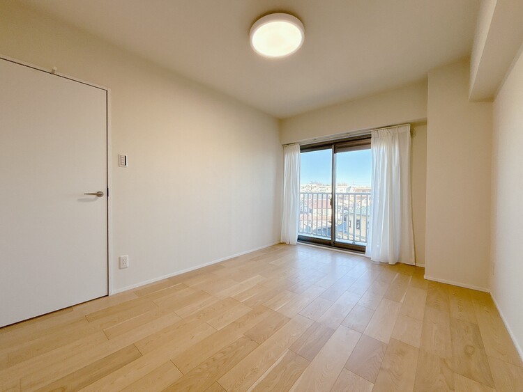 寝室 ベッドも十分に設置するスペースがあります。