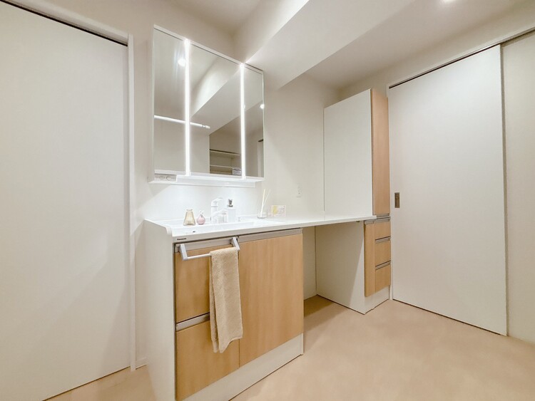 洗面 何かと物が増える場所だからこそ、スッキリと見映えの良い空間に。