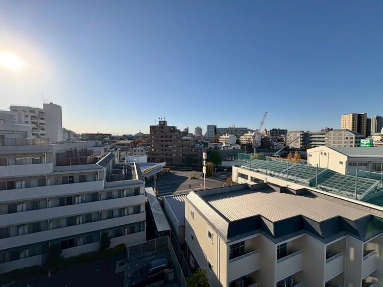 バルコニー 窓を開けると広がる青空。心をリフレッシュして日々を過ごしていきましょう。