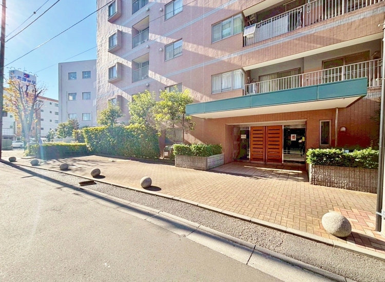 エントランス 外と内をつなぐエントランスは、まさに顔となる場所。