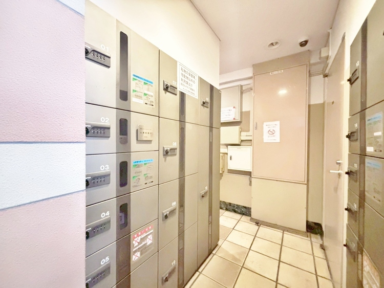 設備 共用部分の宅配ボックスです。留守中の荷物受け取りもできるので、安心して外出ができますね。