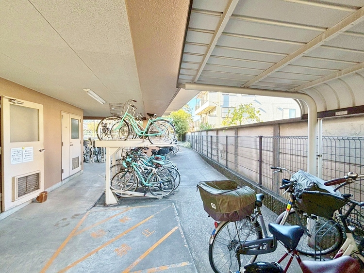 その他 きちんと整備された駐輪場。住む方の心遣いが感じられます。