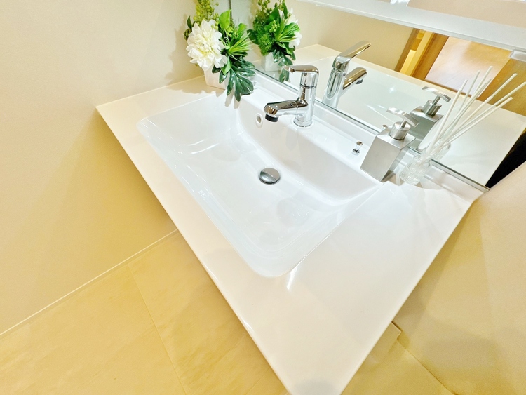 洗面 何かと物が増える場所だからこそ、スッキリと見映えの良い空間に。