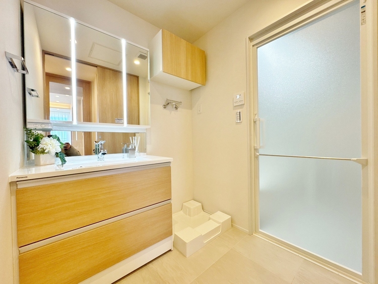 洗面 清潔感と心地よさを重視した、上質感漂うパウダールーム。