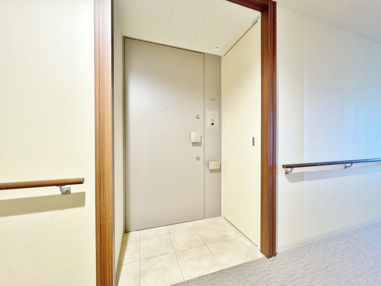 玄関 玄関を開ければ、そこは安らぎのご自宅。