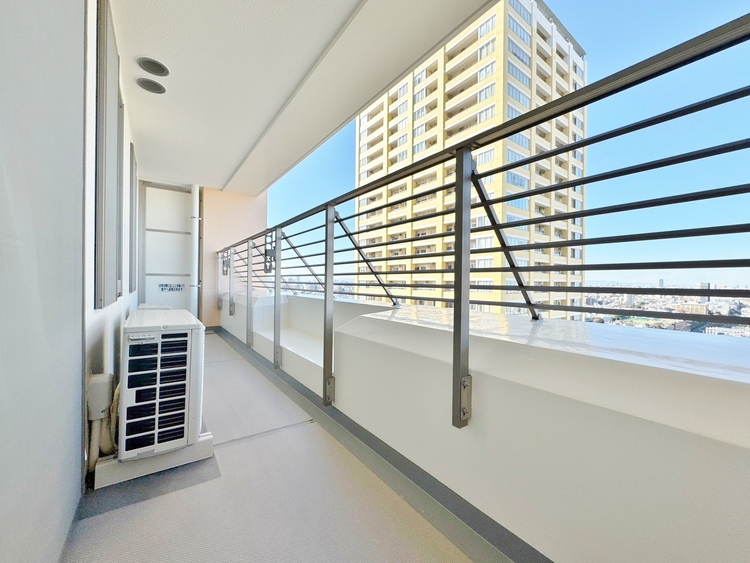 バルコニー 暮らしの中で、光と風を演出してくれるバルコニー。