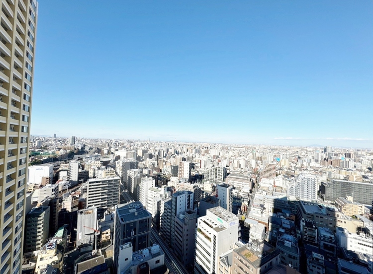 バルコニー 窓を開けると広がる青空。心をリフレッシュして日々を過ごしていきましょう。