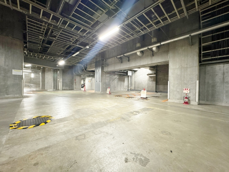 駐車場 本物件の駐車スペースです。車種制限のある場合もございますので、お気軽にお問い合わせくださいませ。