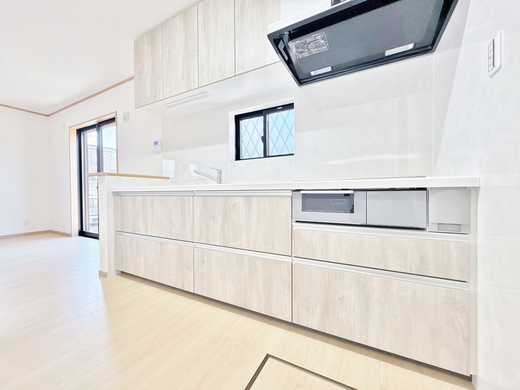 キッチン スマートな意匠と充実の機能を備えたキッチンが、暮らしにおいしい彩りを添えます。