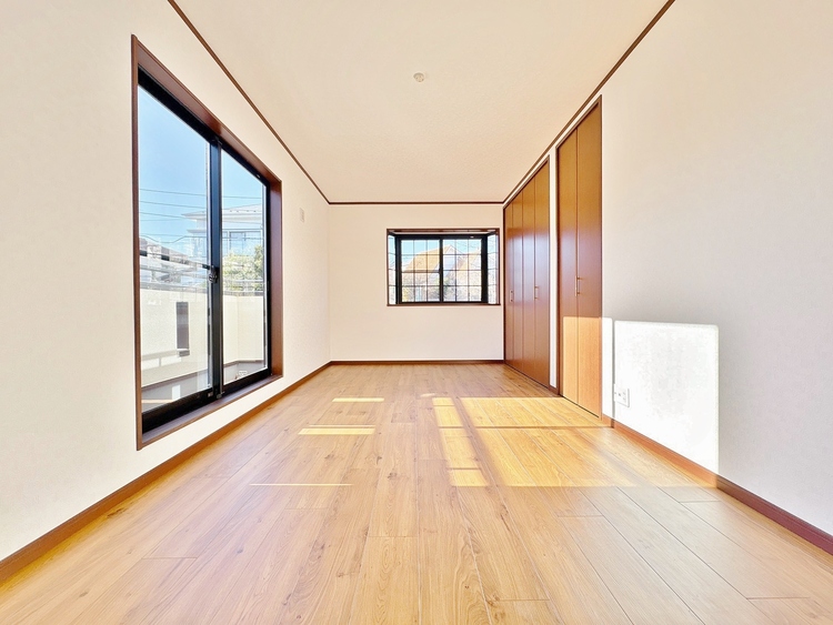 寝室 ベッドも十分に設置するスペースがあります。