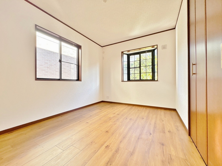 子供部屋 暖かいひだまりを全身で感じ取れる室内。光あふれる空間で子育てをする喜び。