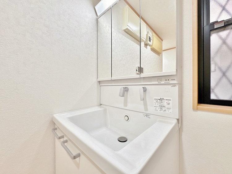 洗面 何かと物が増える場所だからこそ、スッキリと見映えの良い空間に。