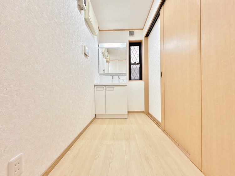 洗面 清潔感と心地よさを重視した、上質感漂うパウダールーム。