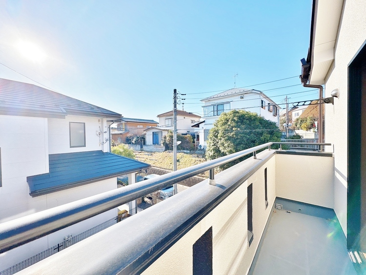 バルコニー 暮らしの中で、光と風を演出してくれるバルコニー。