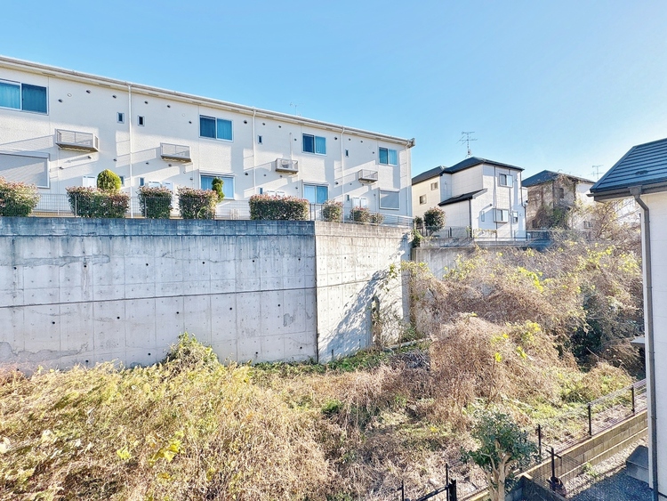 バルコニー 窓を開けると広がる青空。心をリフレッシュして日々を過ごしていきましょう。