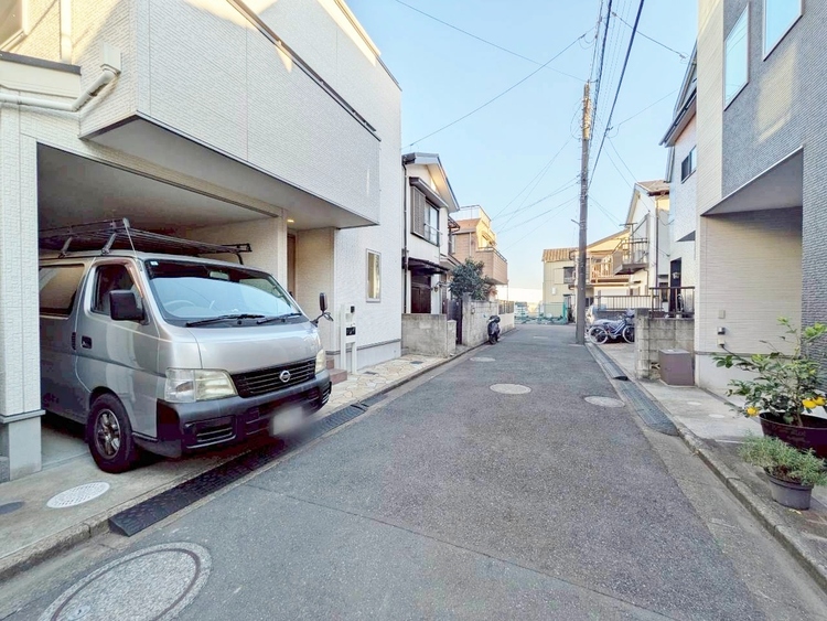 駐車場 本物件の駐車スペースです。車種制限のある場合もございますので、お気軽にお問い合わせくださいませ。