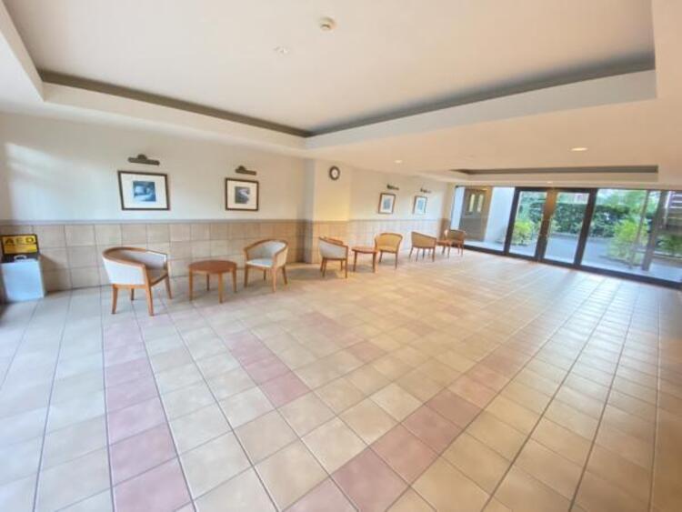 その他 外と内をつなぐエントランスは、まさに顔となる場所。シンプルながらも格調高い雰囲気を漂わせて上質な空間を作り出します。満ち足りたプライベートシーンへと誘う気品がありますね。